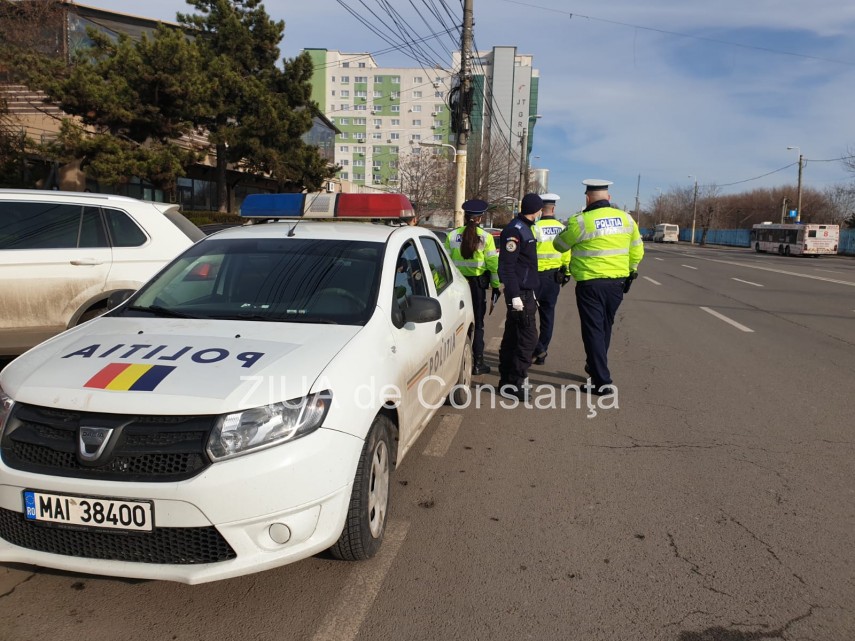 controale anti covid 19 la constanta politistii fac verificari in mijloacele de transport in comun video controale anti covid 19 la constanta politistii fac verificari in mijloacele de transport in comun video