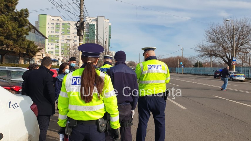 controale anti covid 19 la constanta politistii fac verificari in mijloacele de transport in comun video controale anti covid 19 la constanta politistii fac verificari in mijloacele de transport in comun video