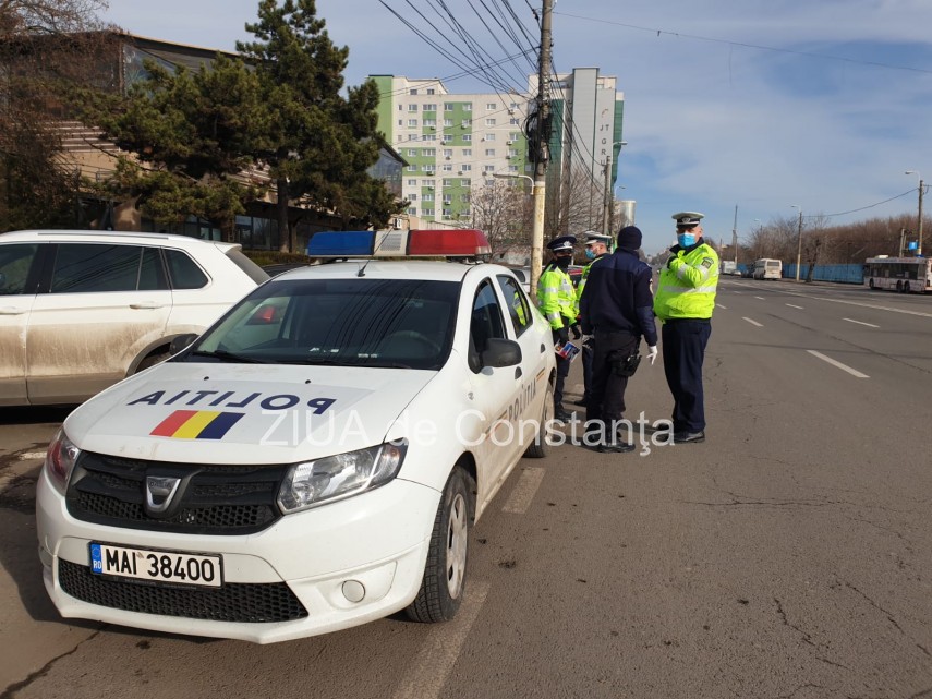 controale anti covid 19 la constanta politistii fac verificari in mijloacele de transport in comun video controale anti covid 19 la constanta politistii fac verificari in mijloacele de transport in comun video