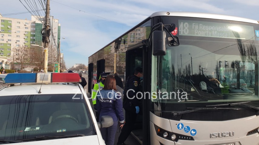 controale anti covid 19 la constanta politistii fac verificari in mijloacele de transport in comun video controale anti covid 19 la constanta politistii fac verificari in mijloacele de transport in comun video