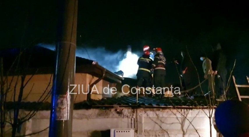 incendiu la acoperisul unei case in cumpana video 738955 incendiu la acoperisul unei case in cumpana video 738955