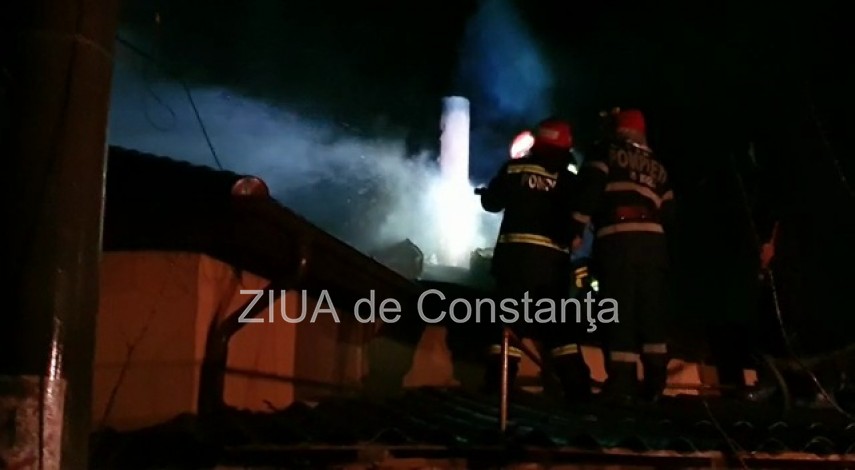 incendiu la acoperisul unei case in cumpana video 738955 incendiu la acoperisul unei case in cumpana video 738955