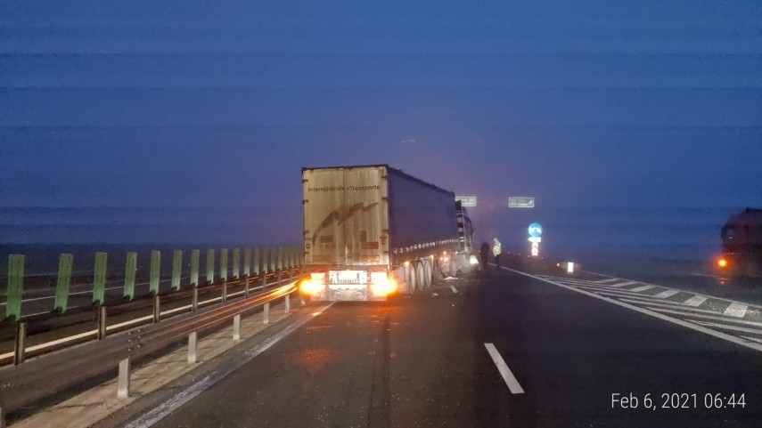 accident pe autostrada a 4 este implicat un tir circulatia blocata pe doua benzi 739345 accident pe autostrada a 4 este implicat un tir circulatia blocata pe doua benzi 739345