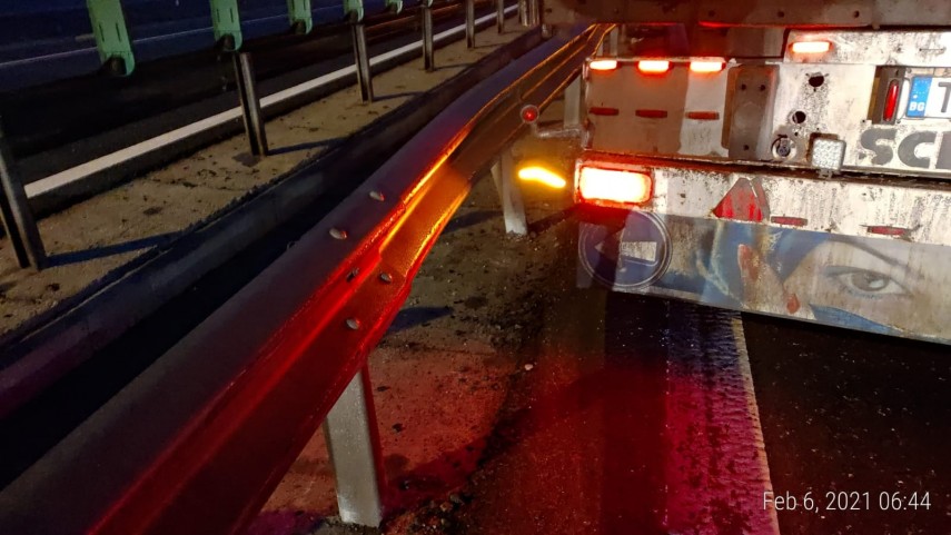 accident pe autostrada a 4 este implicat un tir circulatia blocata pe doua benzi 739345 accident pe autostrada a 4 este implicat un tir circulatia blocata pe doua benzi 739345