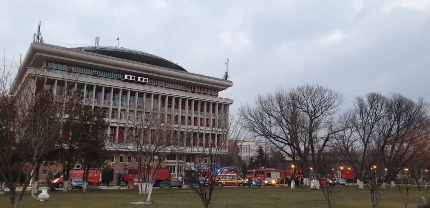 incendiu la politehnica bucuresti degajari mari de fum din subsolul cladirii 740132 incendiu la politehnica bucuresti degajari mari de fum din subsolul cladirii 740132