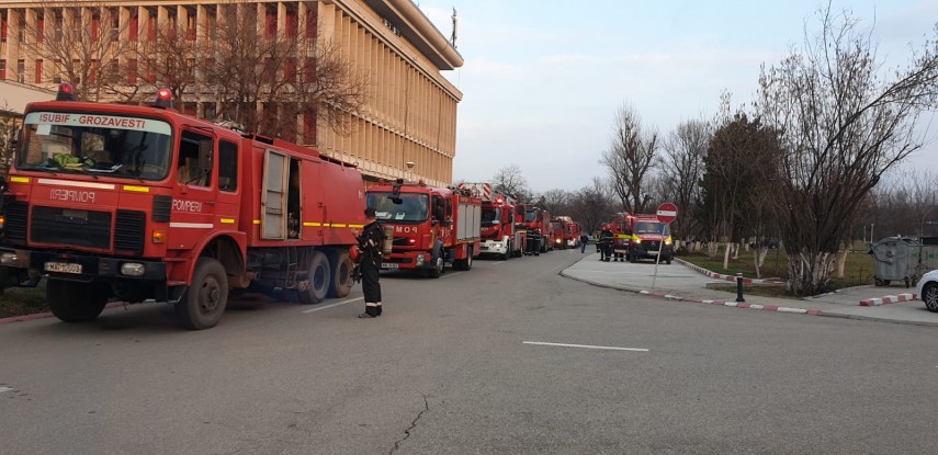 incendiu la politehnica bucuresti degajari mari de fum din subsolul cladirii 740132 incendiu la politehnica bucuresti degajari mari de fum din subsolul cladirii 740132