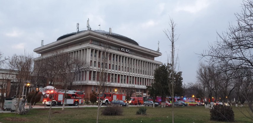 incendiu la politehnica bucuresti degajari mari de fum din subsolul cladirii 740132 incendiu la politehnica bucuresti degajari mari de fum din subsolul cladirii 740132