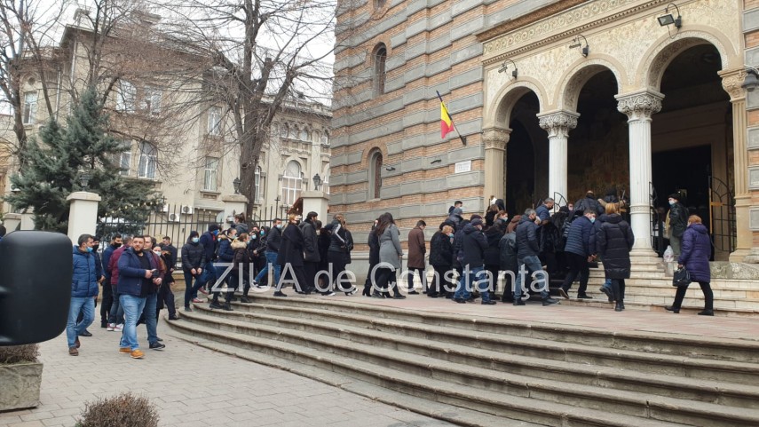 adrian uzum condus astazi pe ultimul drum slujba de inmormantare va avea loc la catedrala sf petru si adrian uzum condus astazi pe ultimul drum slujba de inmormantare va avea loc la catedrala sf petru si