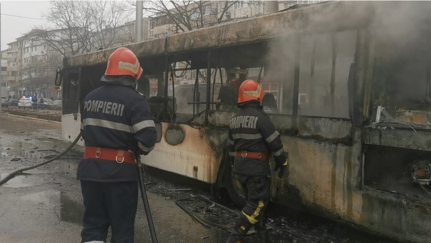 un autobuz a luat foc in galati 25 de pasageri s au autoevacuat video 740582 un autobuz a luat foc in galati 25 de pasageri s au autoevacuat video 740582