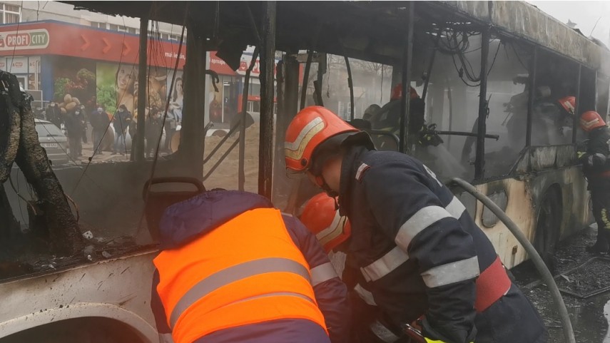 un autobuz a luat foc in galati 25 de pasageri s au autoevacuat video 740582 un autobuz a luat foc in galati 25 de pasageri s au autoevacuat video 740582