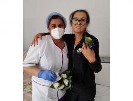 Mărţişoare, mâncare gustoasă şi zâmbete pentru pacientele din Constanţa, oferite de Arimex Comexim 2000 SRL