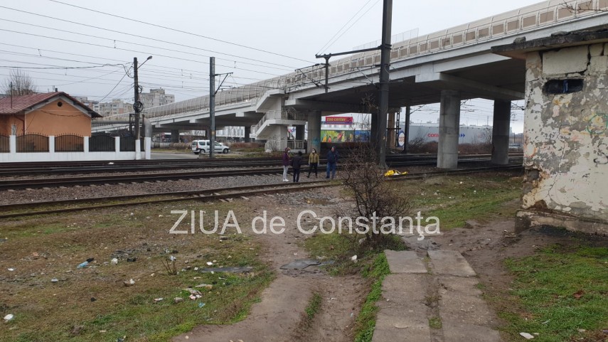femeie decedata dupa ce a fost lovita de tren sub podul cumpenei 742441 femeie decedata dupa ce a fost lovita de tren sub podul cumpenei 742441