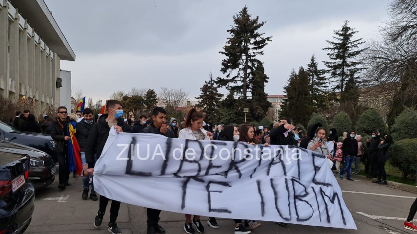 continua protestul la constanta impotriva noilor restrictii stabilite de guvern 743430 continua protestul la constanta impotriva noilor restrictii stabilite de guvern 743430