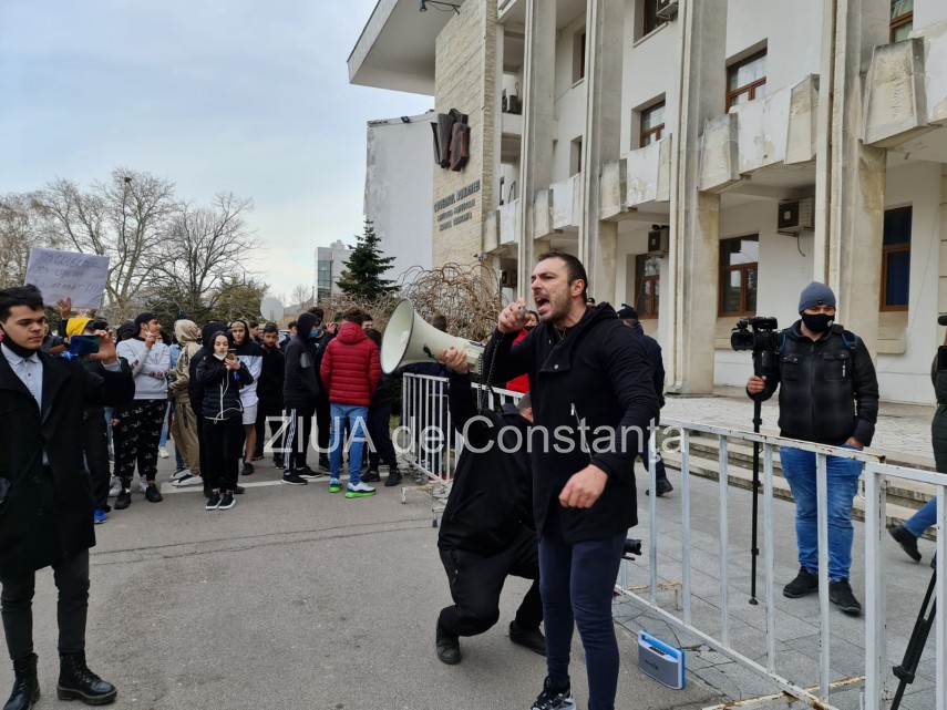 continua protestul la constanta impotriva noilor restrictii stabilite de guvern 743430 continua protestul la constanta impotriva noilor restrictii stabilite de guvern 743430