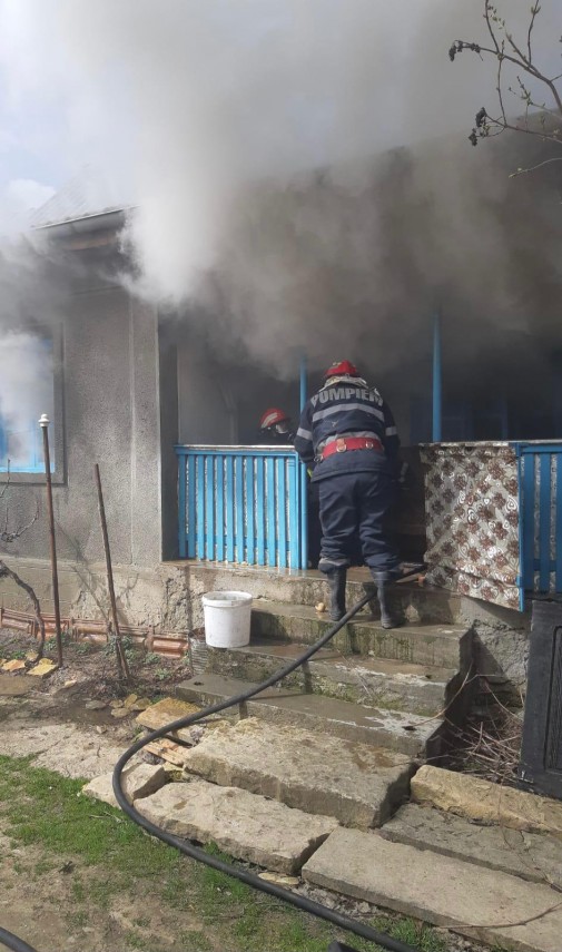 judetul tulcea incendiu la o casa din slava cercheza degajare mare de fum in interior 743415 judetul tulcea incendiu la o casa din slava cercheza degajare mare de fum in interior 743415