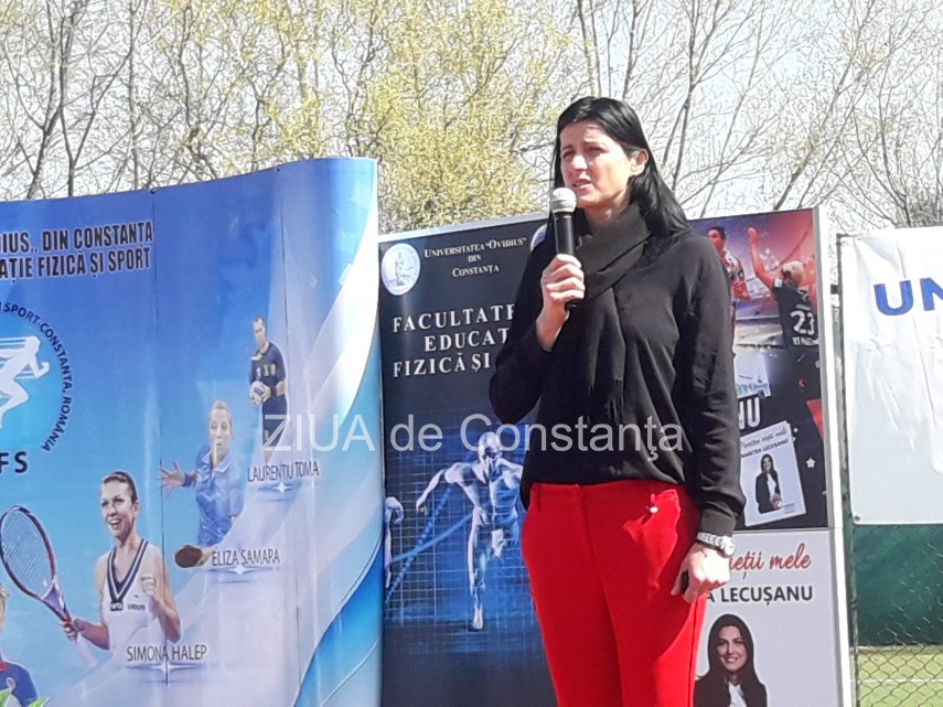 fosta mare handbalista narcisa lecusanu si a lansat la constanta cartea povestea vietii mele 743589 fosta mare handbalista narcisa lecusanu si a lansat la constanta cartea povestea vietii mele 743589