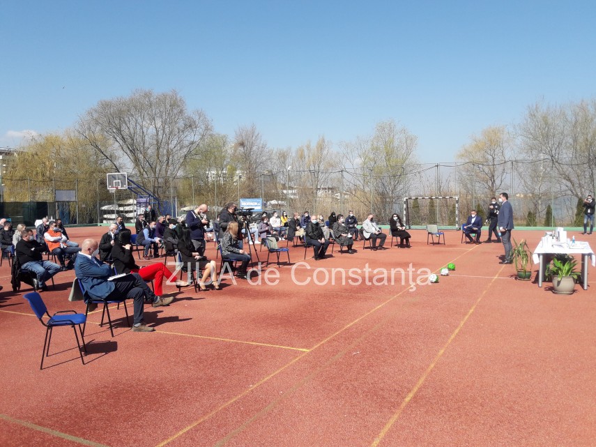 fosta mare handbalista narcisa lecusanu si a lansat la constanta cartea povestea vietii mele 743589 fosta mare handbalista narcisa lecusanu si a lansat la constanta cartea povestea vietii mele 743589