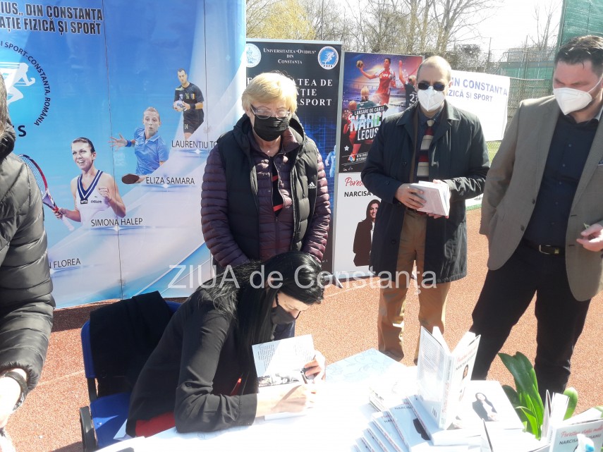 fosta mare handbalista narcisa lecusanu si a lansat la constanta cartea povestea vietii mele 743589 fosta mare handbalista narcisa lecusanu si a lansat la constanta cartea povestea vietii mele 743589