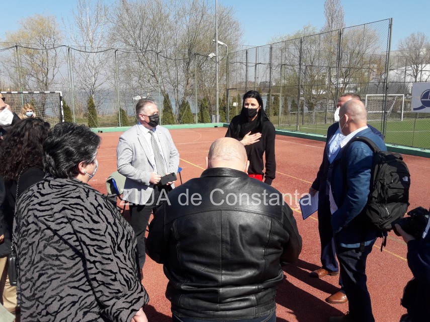 fosta mare handbalista narcisa lecusanu si a lansat la constanta cartea povestea vietii mele 743589 fosta mare handbalista narcisa lecusanu si a lansat la constanta cartea povestea vietii mele 743589
