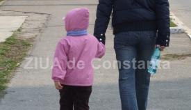 Concediul de paternitate ar putea fi mărit. Ce spun inițiatorii