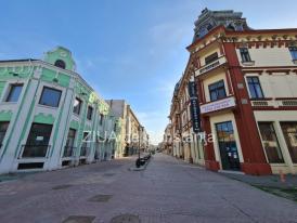 Constanța. Strada Ștefan cel Mare, pustie, în ziua de Paște. Nici picior de om. Ai impresia că orașul este nelocuit  