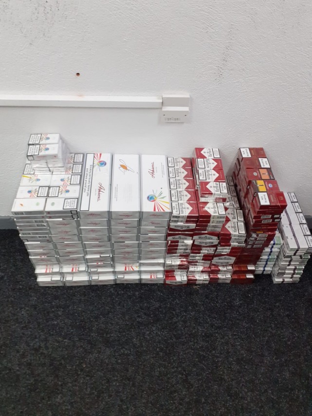 politia locala constanta peste 1 000 de pachete de tigari netimbrate confiscate dintr un magazin din politia locala constanta peste 1 000 de pachete de tigari netimbrate confiscate dintr un magazin din