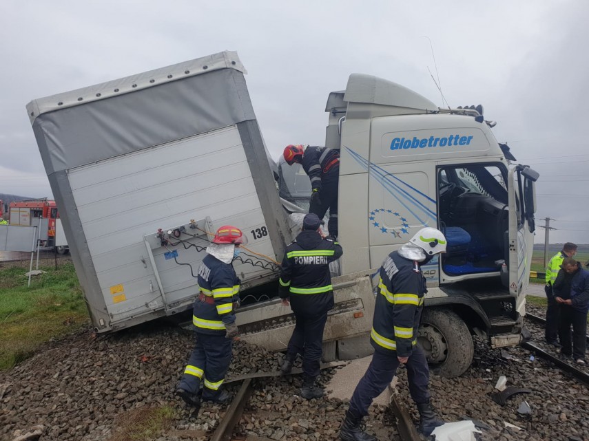 vaslui un tir a fost acrosat de tren 744754 vaslui un tir a fost acrosat de tren 744754