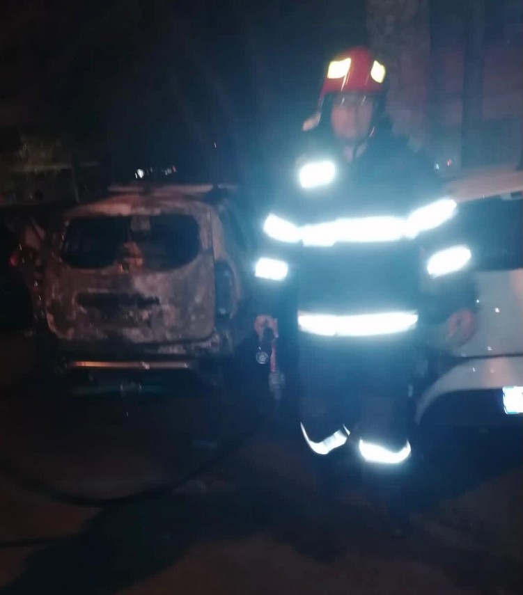 incendiu la tulcea un autoturism s a facut scrum alte doua au fost afectate 744967 incendiu la tulcea un autoturism s a facut scrum alte doua au fost afectate 744967