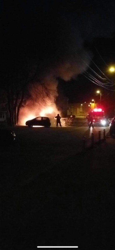 incendiu la tulcea un autoturism s a facut scrum alte doua au fost afectate 744967 incendiu la tulcea un autoturism s a facut scrum alte doua au fost afectate 744967