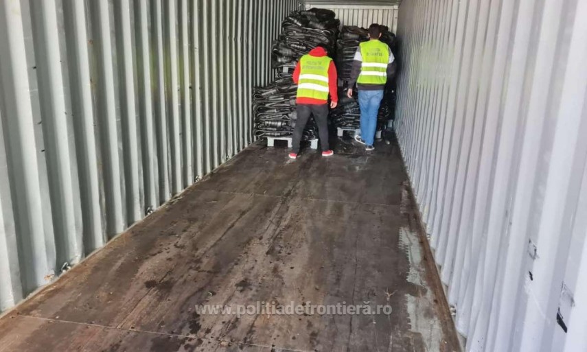 revoltator un alt container incarcat cu deseuri oprit in portul constanta 745220 revoltator un alt container incarcat cu deseuri oprit in portul constanta 745220
