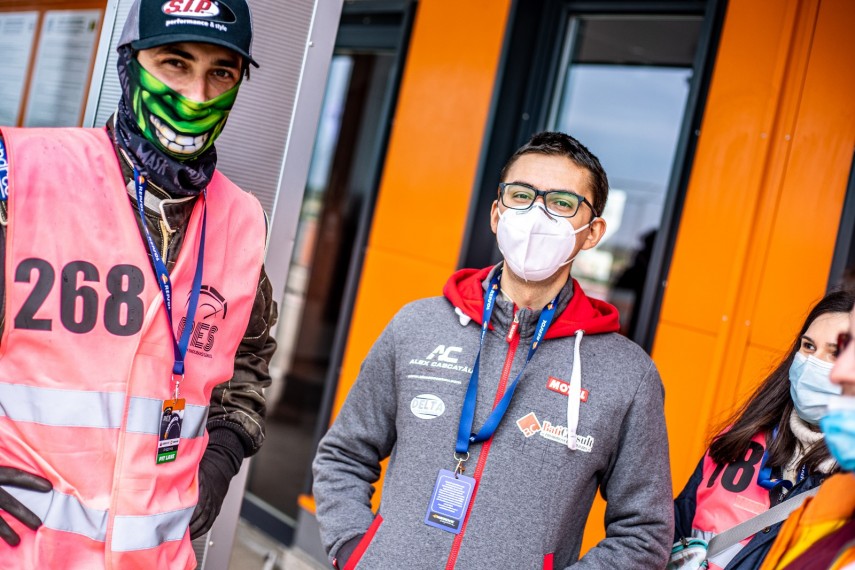 debut de sezon pilotul constantean alex cascatau dubla victorie in campionatul national de anduranta debut de sezon pilotul constantean alex cascatau dubla victorie in campionatul national de anduranta