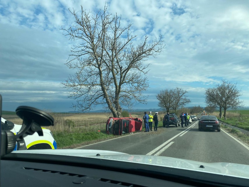 o masina a intrat intr un copac intre constanta si tulcea una dintre victime este un copil de 11 ani o masina a intrat intr un copac intre constanta si tulcea una dintre victime este un copil de 11 ani