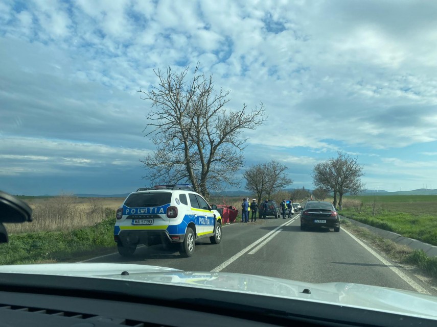 o masina a intrat intr un copac intre constanta si tulcea una dintre victime este un copil de 11 ani o masina a intrat intr un copac intre constanta si tulcea una dintre victime este un copil de 11 ani