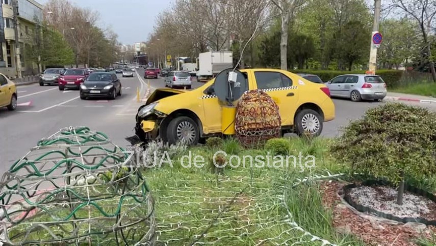 constanta accident rutier un taxi a ajuns pe sensul giratoriu de pe strada soveja 745928 constanta accident rutier un taxi a ajuns pe sensul giratoriu de pe strada soveja 745928