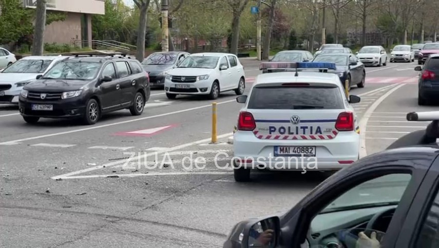 constanta accident rutier un taxi a ajuns pe sensul giratoriu de pe strada soveja 745928 constanta accident rutier un taxi a ajuns pe sensul giratoriu de pe strada soveja 745928