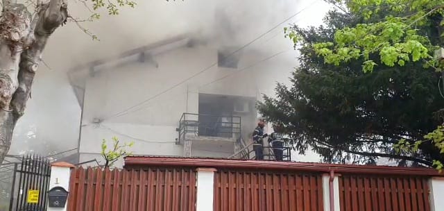 alerta la pompieri incendiu la o casa in eforie sud video 746035 alerta la pompieri incendiu la o casa in eforie sud video 746035