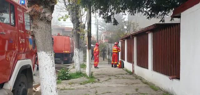 alerta la pompieri incendiu la o casa in eforie sud video 746035 alerta la pompieri incendiu la o casa in eforie sud video 746035