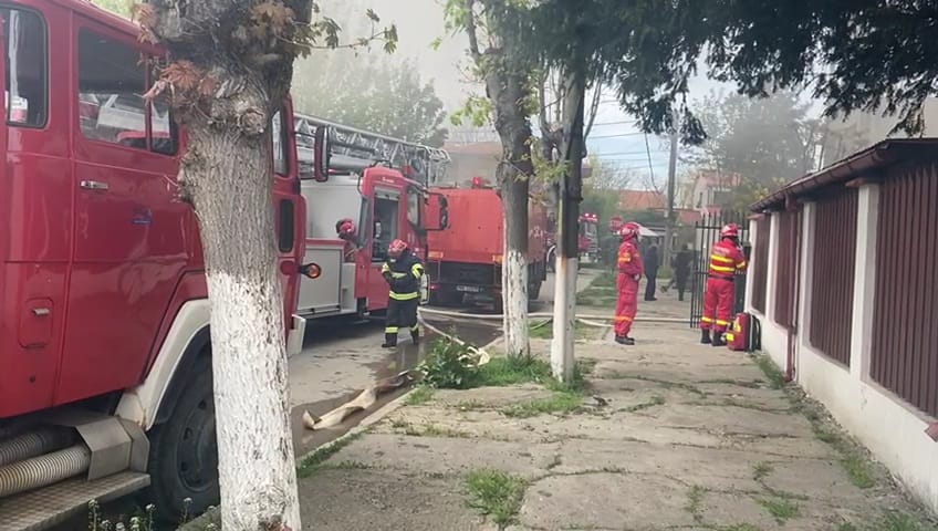 alerta la pompieri incendiu la o casa in eforie sud video 746035 alerta la pompieri incendiu la o casa in eforie sud video 746035