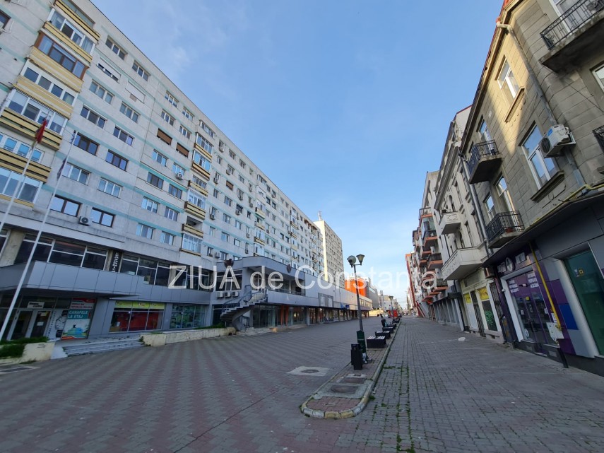 constanta strada stefan cel mare pustie in ziua de paste nici picior de om ai impresia ca orasul este constanta strada stefan cel mare pustie in ziua de paste nici picior de om ai impresia ca orasul este