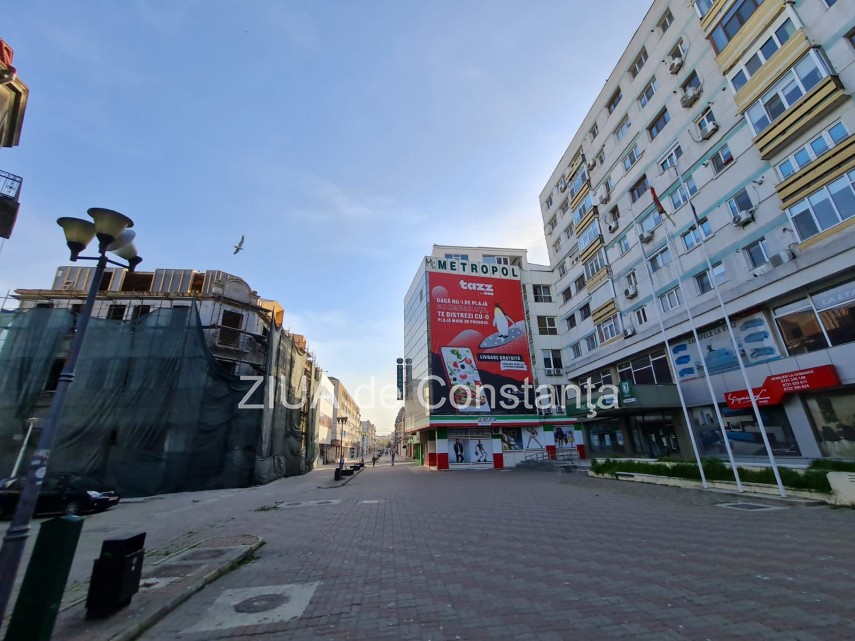 constanta strada stefan cel mare pustie in ziua de paste nici picior de om ai impresia ca orasul este constanta strada stefan cel mare pustie in ziua de paste nici picior de om ai impresia ca orasul este