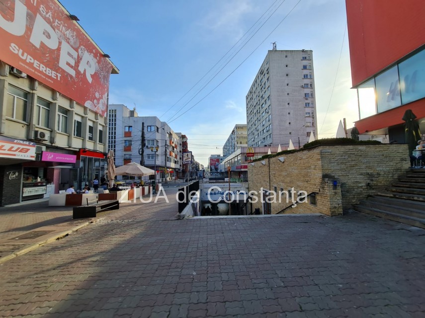 constanta strada stefan cel mare pustie in ziua de paste nici picior de om ai impresia ca orasul este constanta strada stefan cel mare pustie in ziua de paste nici picior de om ai impresia ca orasul este