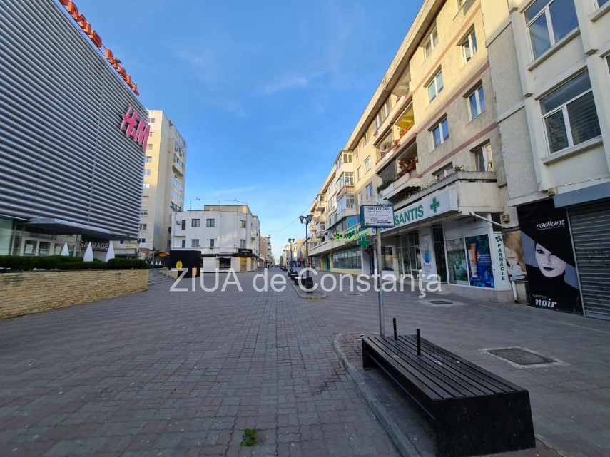 constanta strada stefan cel mare pustie in ziua de paste nici picior de om ai impresia ca orasul este constanta strada stefan cel mare pustie in ziua de paste nici picior de om ai impresia ca orasul este