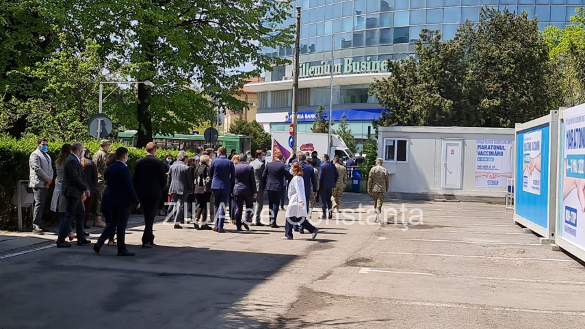 live klaus iohannis vizita la centrul de vaccinare de la spitalul militar constanta 746277 live klaus iohannis vizita la centrul de vaccinare de la spitalul militar constanta 746277