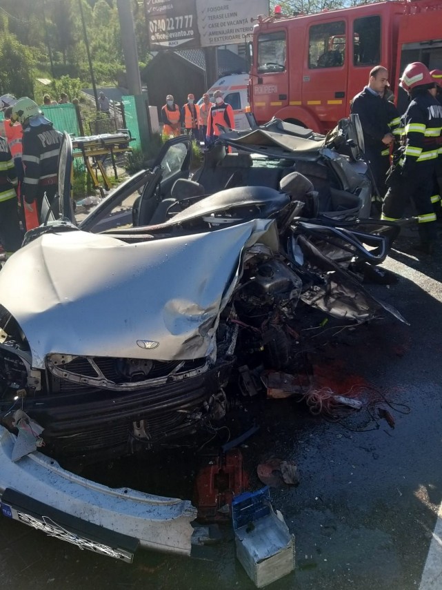 tragedie pe dn1 cinci persoane au murit intr un teribil accident rutier 747128 tragedie pe dn1 cinci persoane au murit intr un teribil accident rutier 747128