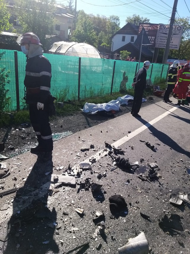 tragedie pe dn1 cinci persoane au murit intr un teribil accident rutier 747128 tragedie pe dn1 cinci persoane au murit intr un teribil accident rutier 747128