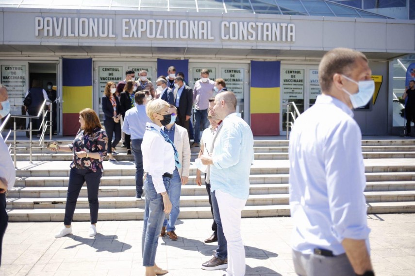 ministrul muncii raluca turcan a participat la deschiderea centrului de vaccinare mobil din constanta ministrul muncii raluca turcan a participat la deschiderea centrului de vaccinare mobil din constanta