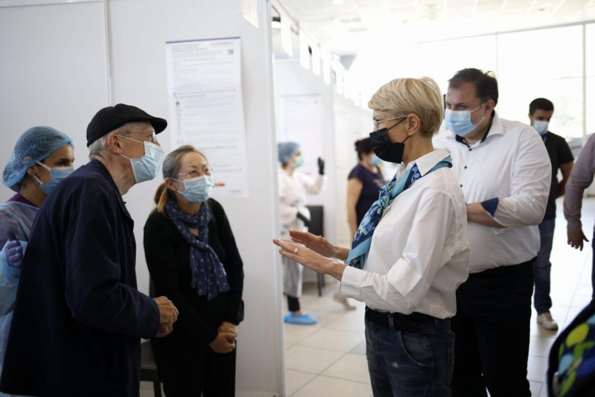ministrul muncii raluca turcan a participat la deschiderea centrului de vaccinare mobil din constanta ministrul muncii raluca turcan a participat la deschiderea centrului de vaccinare mobil din constanta