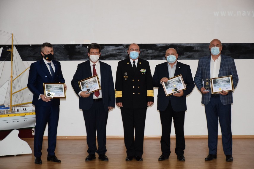 directorul general al cn apm sa a primit premiul omul anului 2020 in fortele navale 747847 directorul general al cn apm sa a primit premiul omul anului 2020 in fortele navale 747847