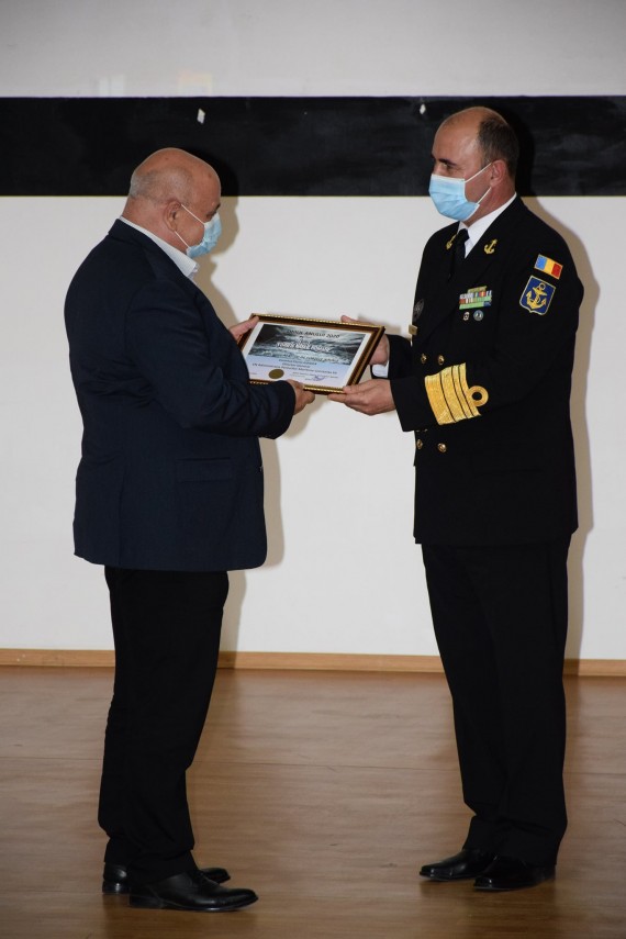 directorul general al cn apm sa a primit premiul omul anului 2020 in fortele navale 747847 directorul general al cn apm sa a primit premiul omul anului 2020 in fortele navale 747847