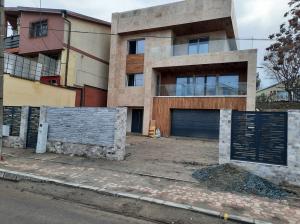 Agenția imobiliară PARTENER IMOBILIAR CONSTANȚA Ovidiu - Vilă cu vedere la lac. Posibilitate schimb (galerie foto+video)    